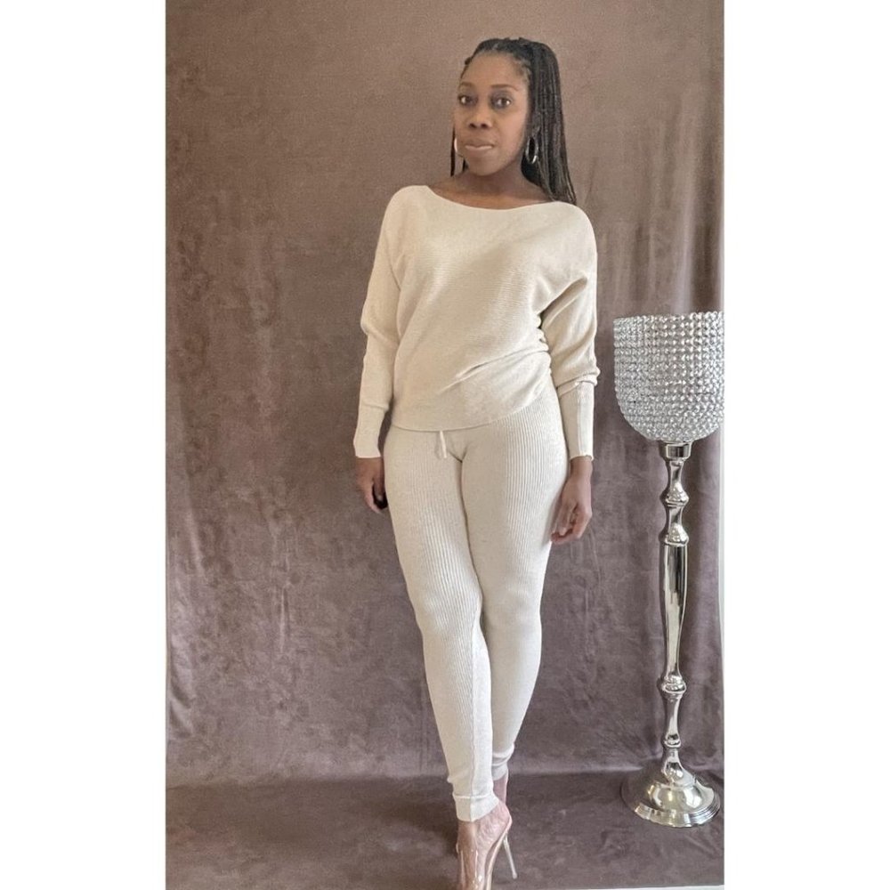NWT - Two-Piece Knit Leggings Set Cream